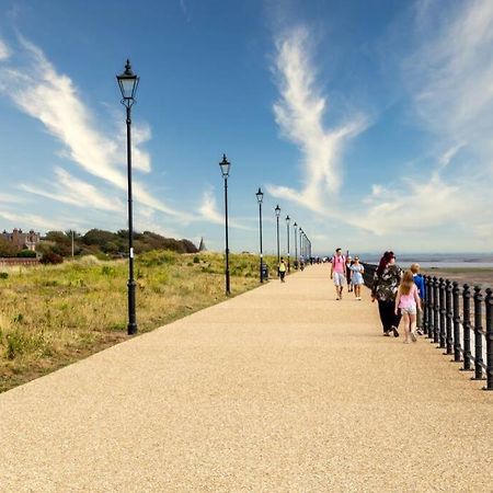 A Charming, Spacious 2 Bedroom Apartment In Lytham Lytham St Annes Εξωτερικό φωτογραφία