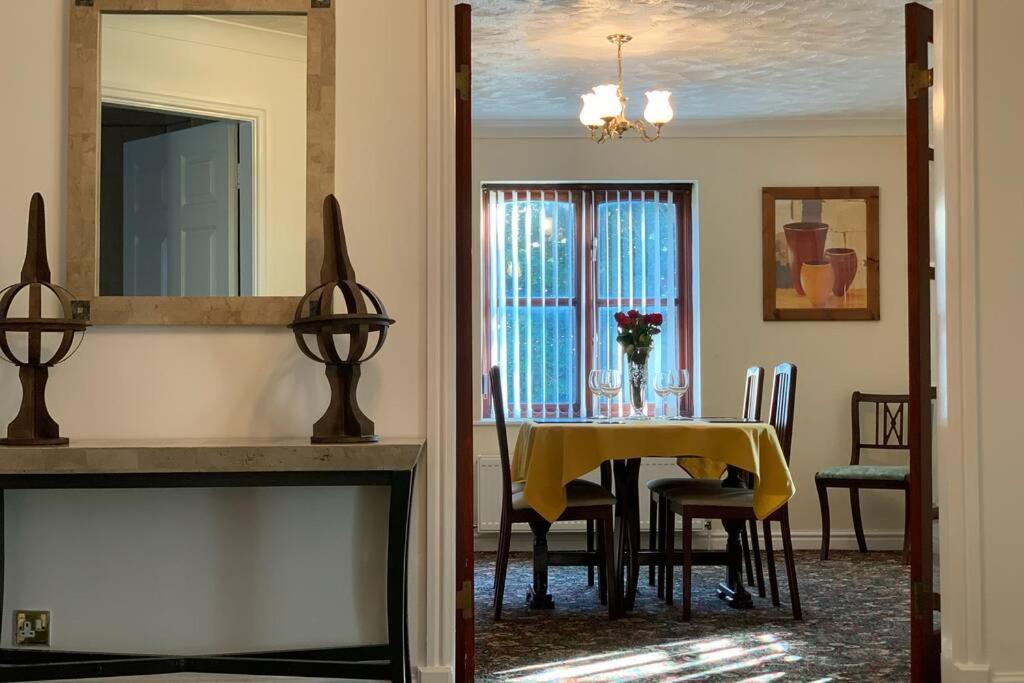 A Charming, Spacious 2 Bedroom Apartment In Lytham Lytham St Annes Εξωτερικό φωτογραφία