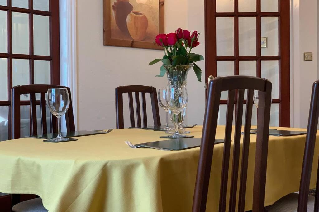 A Charming, Spacious 2 Bedroom Apartment In Lytham Lytham St Annes Εξωτερικό φωτογραφία
